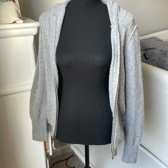 GAP zip up gray hoodie. Size small. - Picture 2 of 5